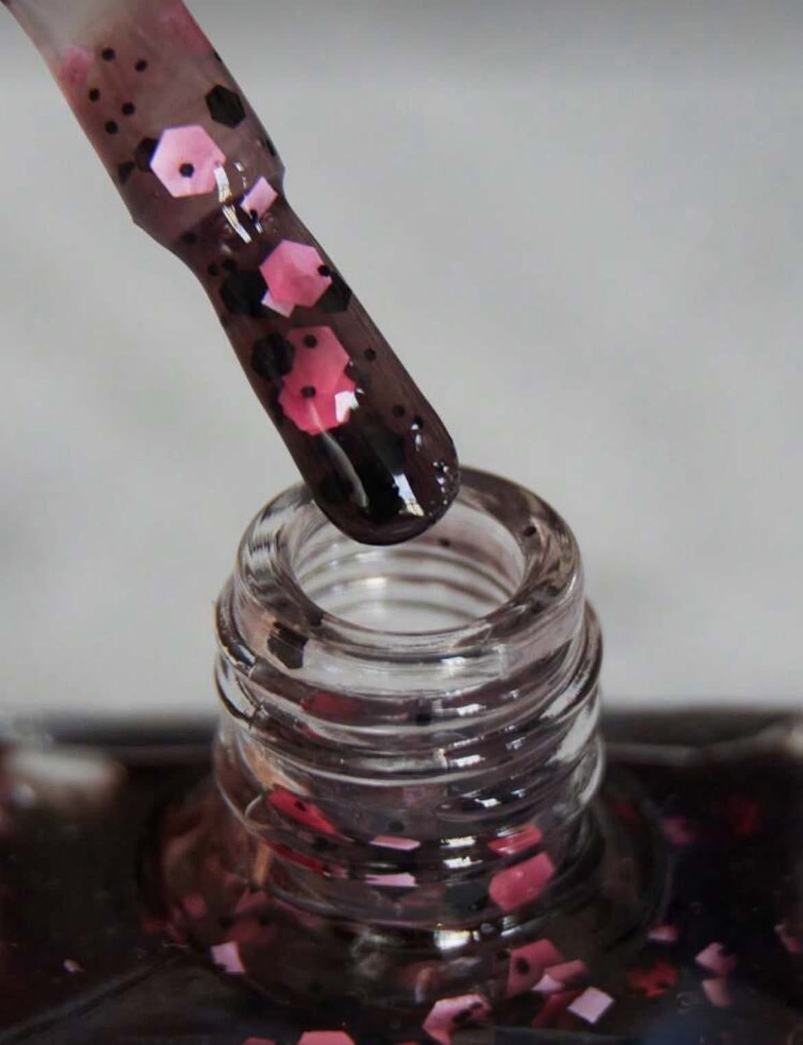 REALCHIC's adorable glitter nail polish image 2