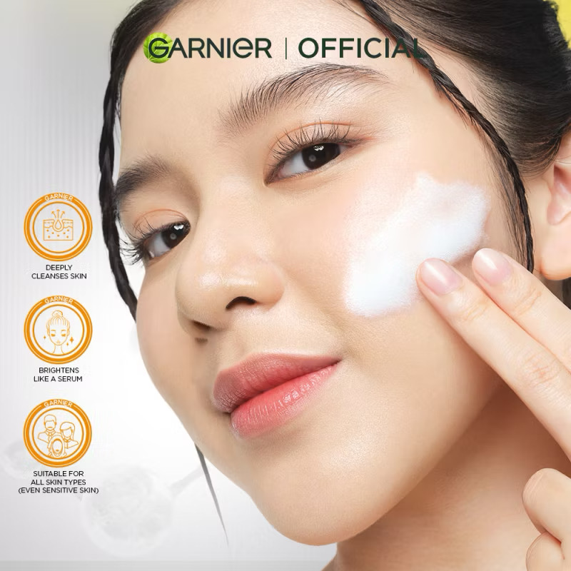 Garnier Bright Complete Serum Cleanser image 4
